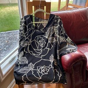 Flowy chiffon top with a stretchable cami underneath